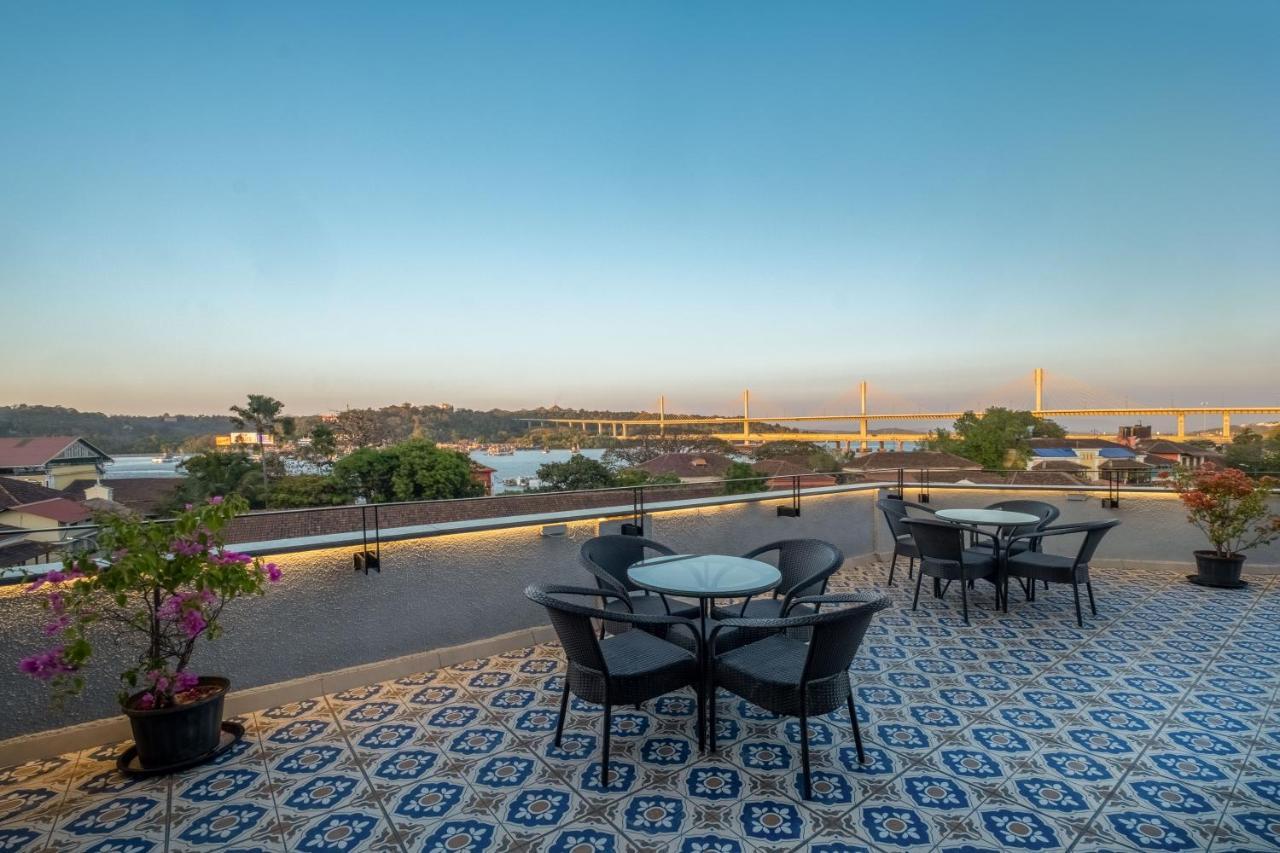 O Pierre - Fontainhas Hotel Panaji Ngoại thất bức ảnh